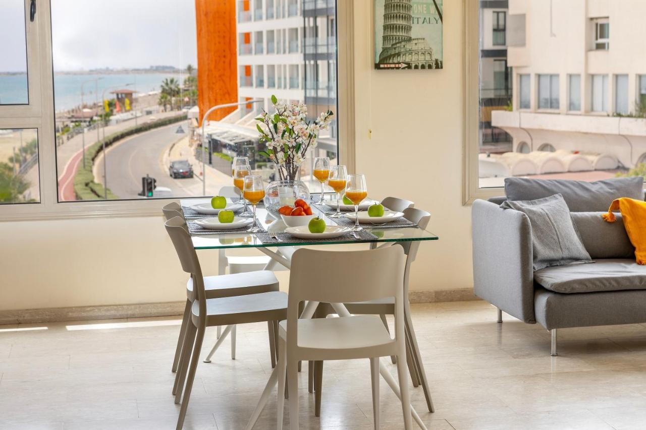 Mackenzie Beachfront Eftyhia Suite Larnaca Extérieur photo