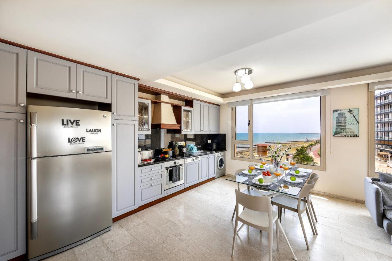 Mackenzie Beachfront Eftyhia Suite Larnaca Extérieur photo