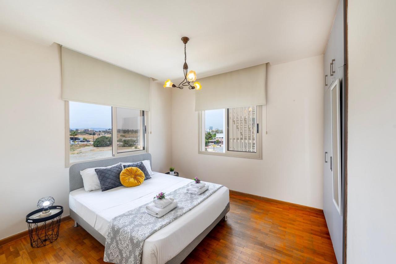 Mackenzie Beachfront Eftyhia Suite Larnaca Extérieur photo